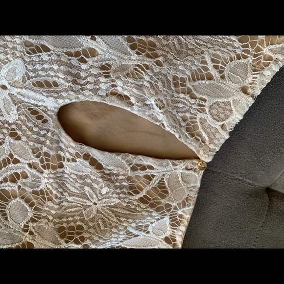 NWT✨ GUESS Saison Scalloped Lace Top - Picture 7 of 12